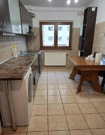 Apartament cu 4 camere semidecomandat, mobilat în Triaj