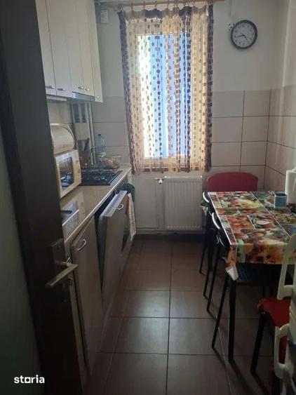 Apartament cu 3 camere decomandat în Tei