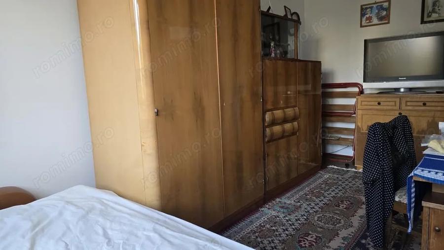 Apartament cu 3 camere semidecomandat în Zamfirescu
