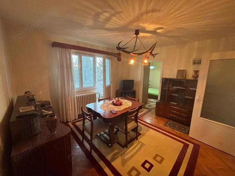 Apartament cu 3 camere semidecomandat în Dâmbu Pietros