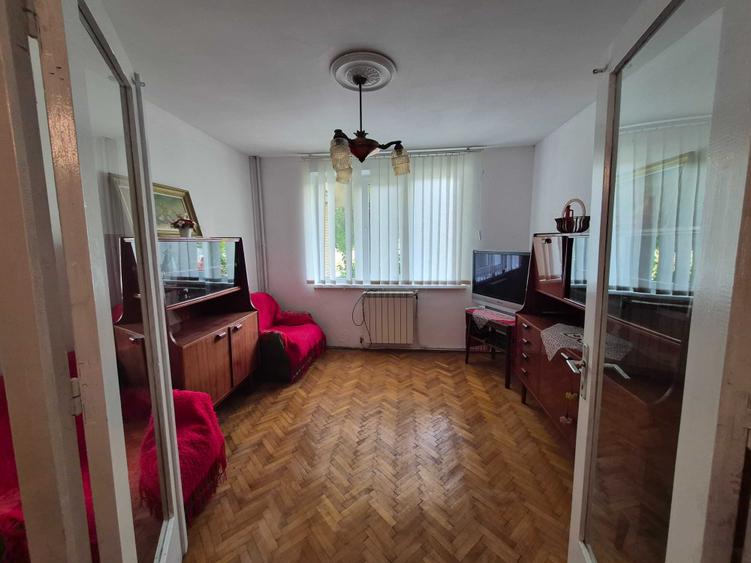 Apartament cu 3 camere decomandat în Dărmănești