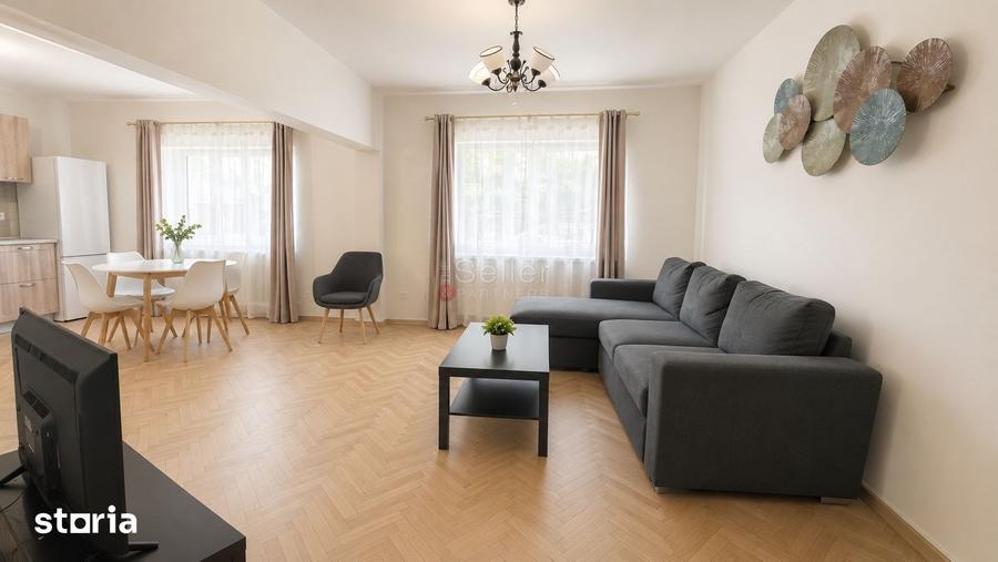 Casă cu 9 camere cu Teren 409 Mp în Noua