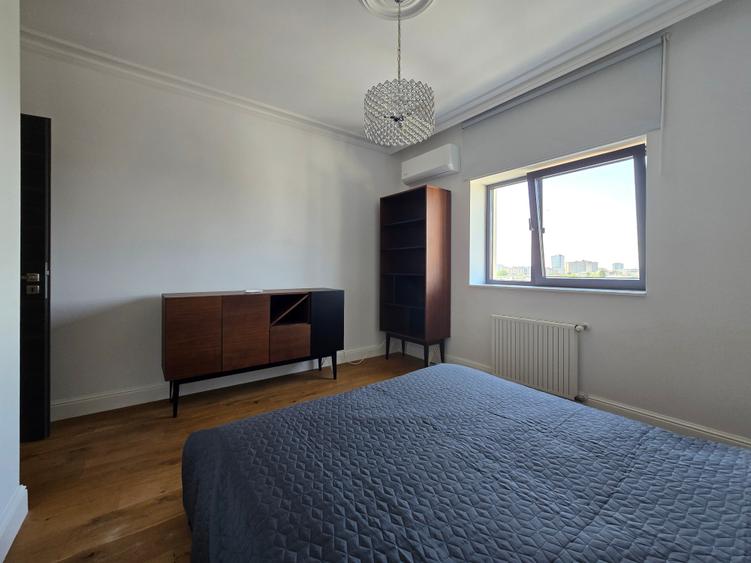 Apartament cu 4 camere decomandat în Barbu Văcărescu