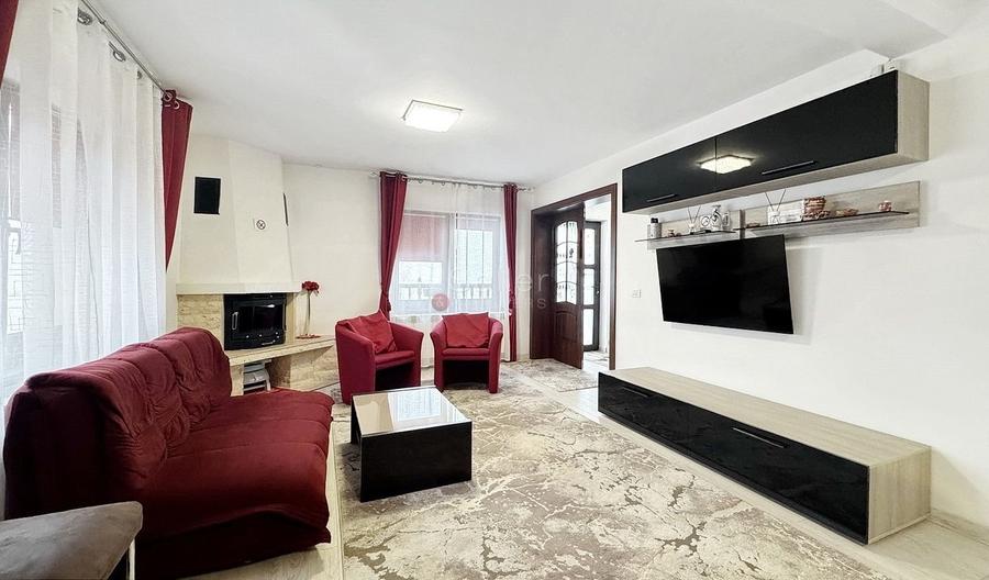 Casă individuală cu 9 camere cu Canalizare în Bran
