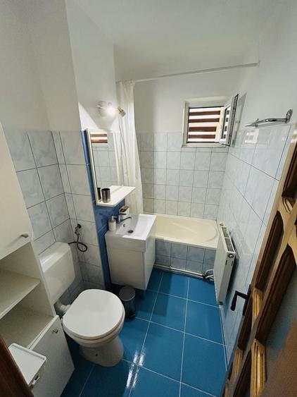 Apartament cu 3 camere semidecomandat în Mioriței
