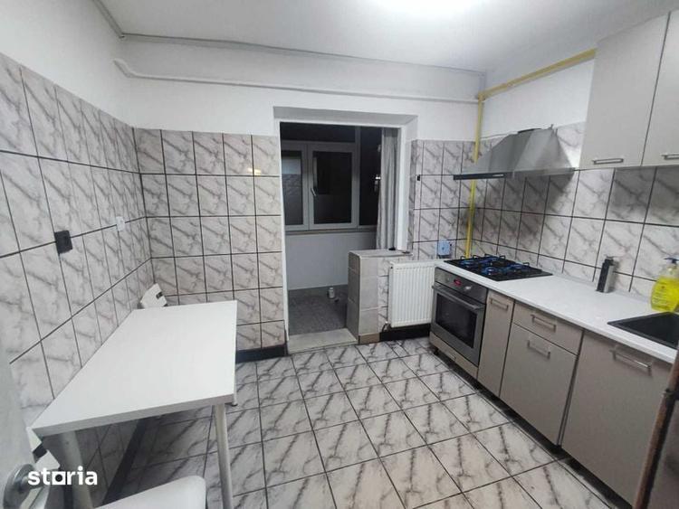 Apartament cu 4 camere în Calea București