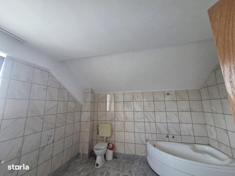 Casă cu 4 camere în Prundu