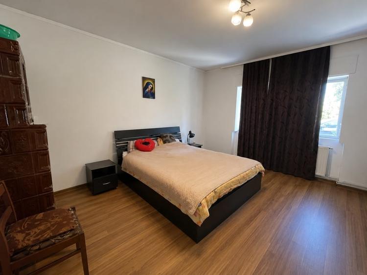 Casă individuală cu 10 camere cu Canalizare în Sebeș
