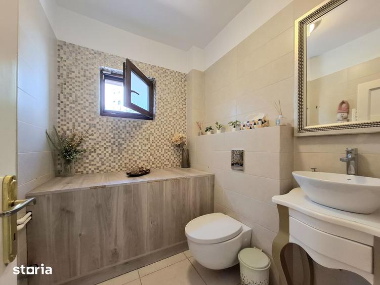 Casă cu 6 camere cu Teren 50 Mp în Vatra Luminoasă