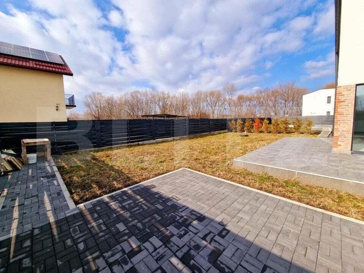 Casă cu 4 camere cu Teren 550 Mp în Stupini