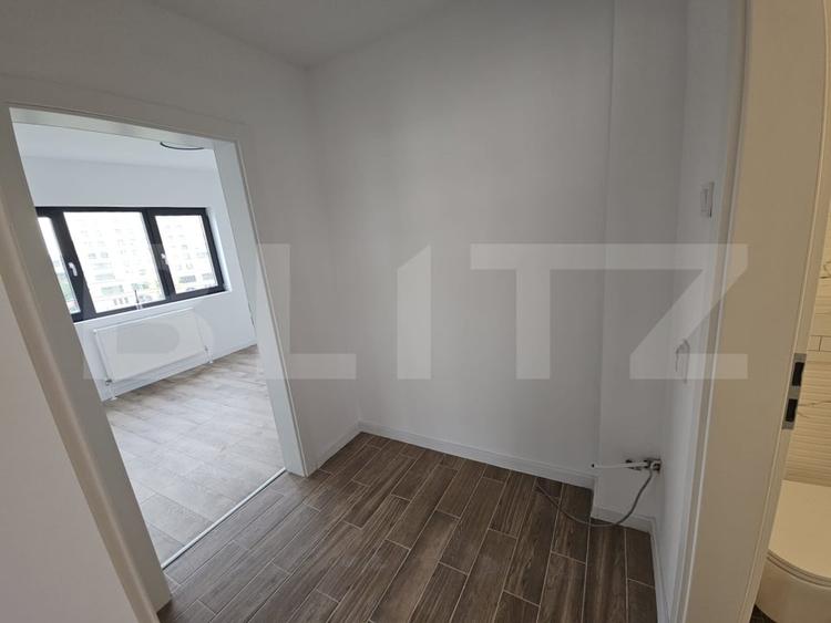 Apartament cu 3 camere semidecomandat în Podu Roș