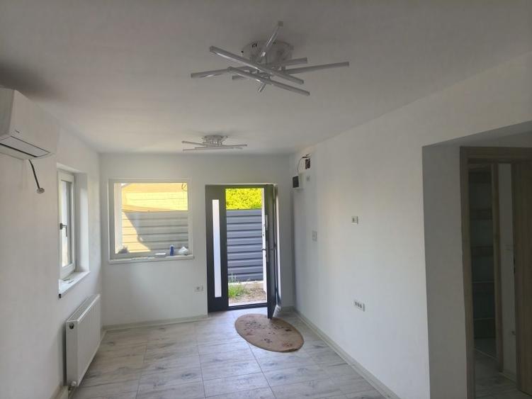 Casă cu 3 camere în Lumina