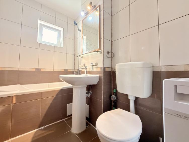 Apartament cu 3 camere decomandat, mobilat în Faleza Nord