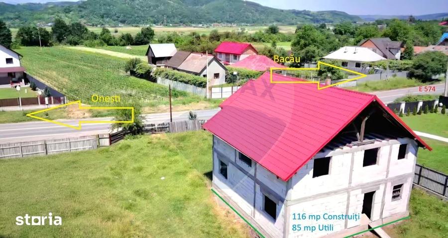Casă cu 6 camere cu Teren 1476 Mp în Strugari