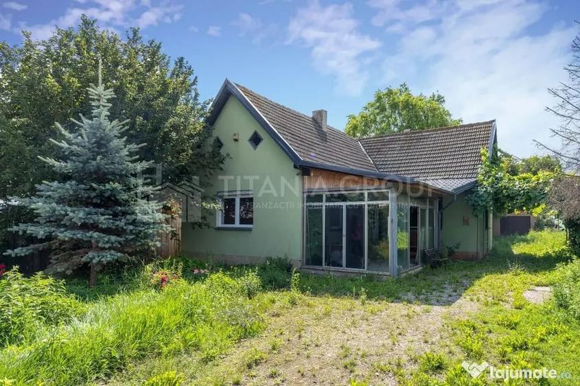 Casă cu 3 camere cu Teren 2200 Mp în Centură