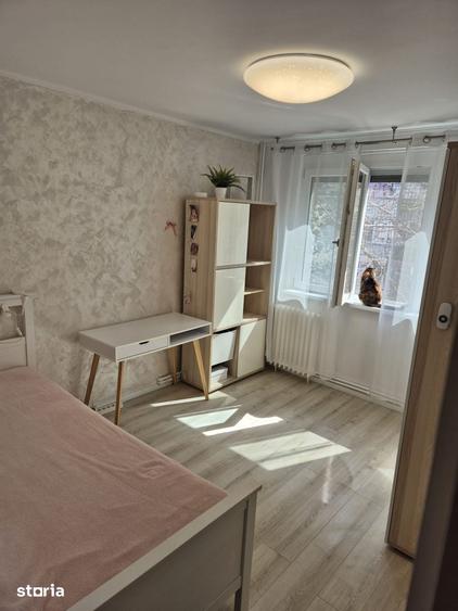 Apartament cu 4 camere decomandat, mobilat în Berceni
