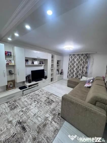 Casă cu 7 camere cu Teren 400 Mp în Central