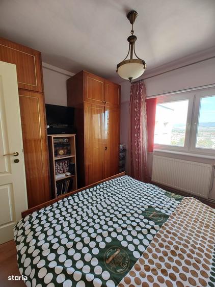 Apartament cu 4 camere decomandat în Decebal