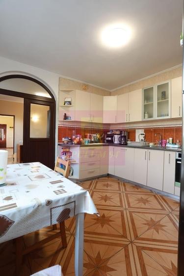 Casă cu 5 camere în Pantelimon