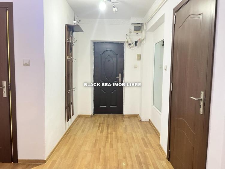 Apartament cu 3 camere, mobilat în Tomis Nord