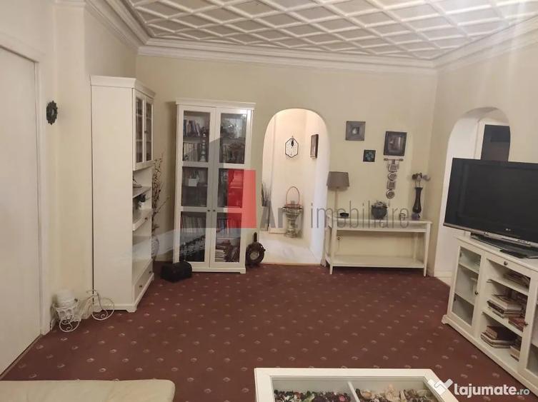 Apartament cu 3 camere semidecomandat în Universitate