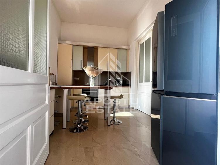 Apartament cu 4 camere circular, mobilat în Central