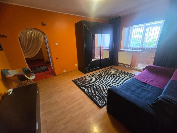 Inchiriez apartament 2 camere decomandat - 6