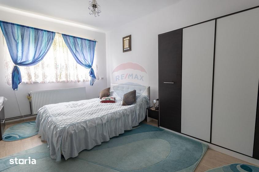 Casă cu 6 camere cu Teren 500 Mp în Băi