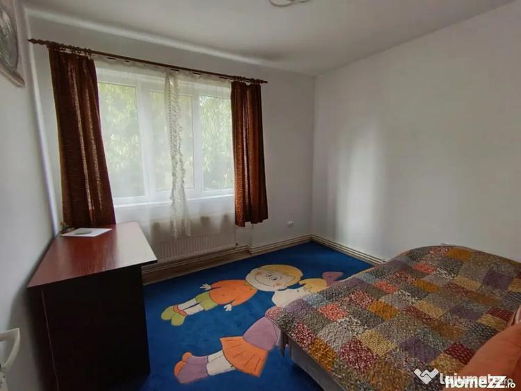 Apartament cu 4 camere semidecomandat în Săsar