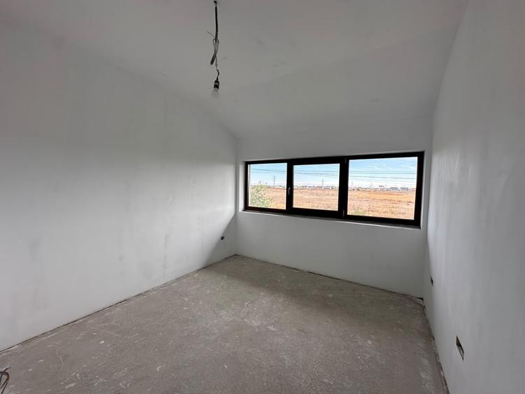 Duplex cu 5 camere cu Canalizare în Moșnița Nouă