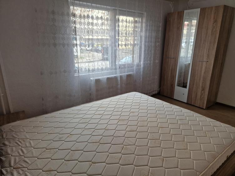 Apartament cu 2 camere decomandat în Piața