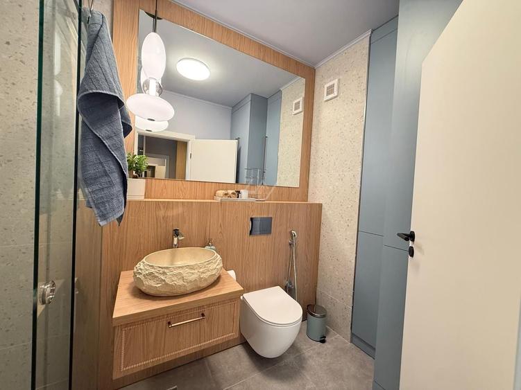 Apartament cu 2 camere, mobilat în Central