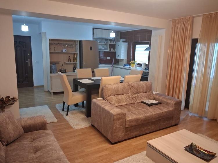 Apartament cu 3 camere decomandat în Exterior Vest