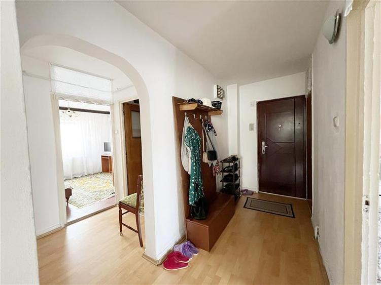 Apartament cu 3 camere decomandat, mobilat în Astra