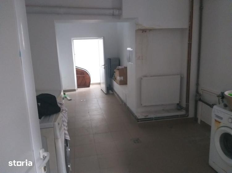 Spațiu comercial, de 700 mp, în Central