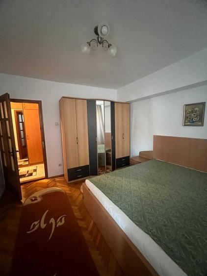 Apartament cu 3 camere decomandat în Complex Studențesc