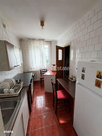 Apartament cu 3 camere semidecomandat în 1 Decembrie 1918