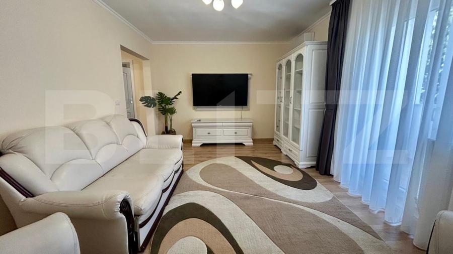 Apartament cu 3 camere decomandat, mobilat în Nufărul
