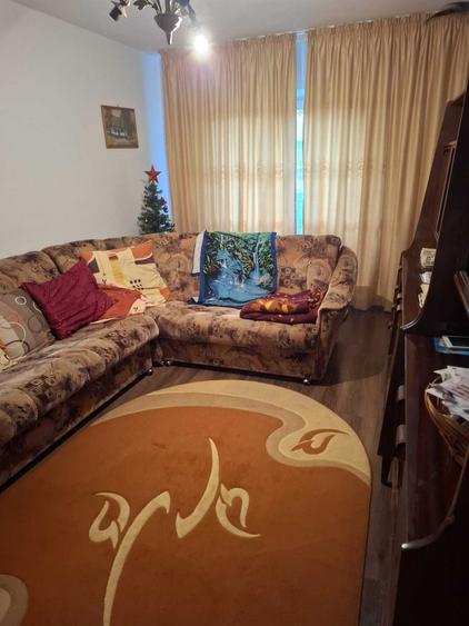 Apartament cu 3 camere decomandat în Exterior Vest