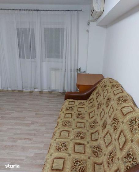 Apartament cu 3 camere semidecomandat în Decebal