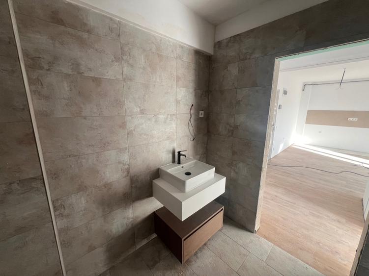 Apartament cu 2 camere semidecomandat în Florești