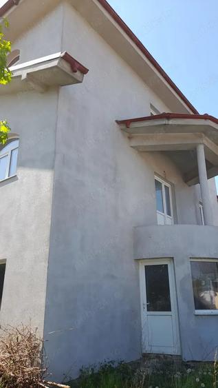 Casă cu 6 camere cu Teren 1100 Mp în Traian