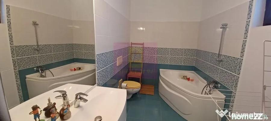 Casă cu 7 camere cu Teren 508 Mp în Săbăreni
