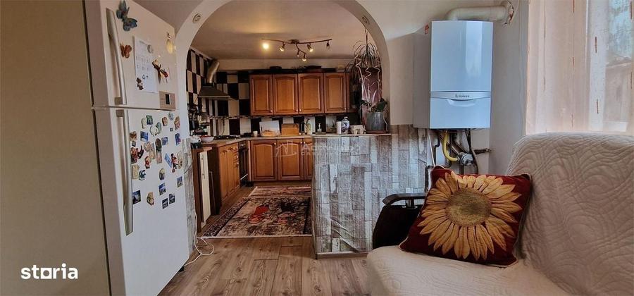 Casă cu 4 camere în Central