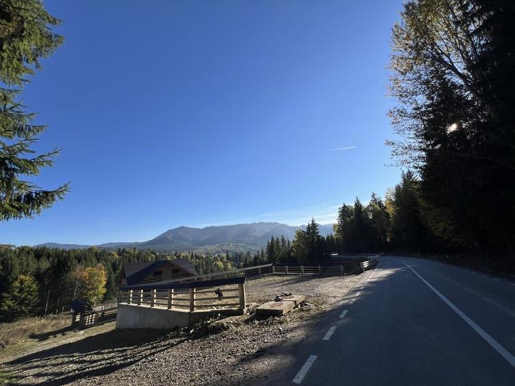 Casă cu 4 camere în Colibița