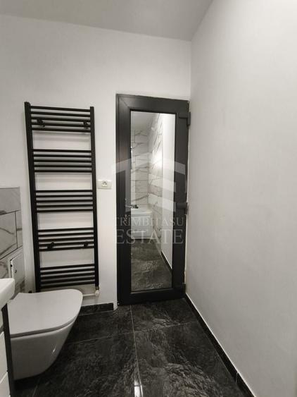 Apartament cu 3 camere decomandat, mobilat în Central