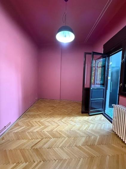 Apartament cu 4 camere semidecomandat în Primăverii