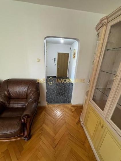 Apartament cu 3 camere decomandat, mobilat în Berceni