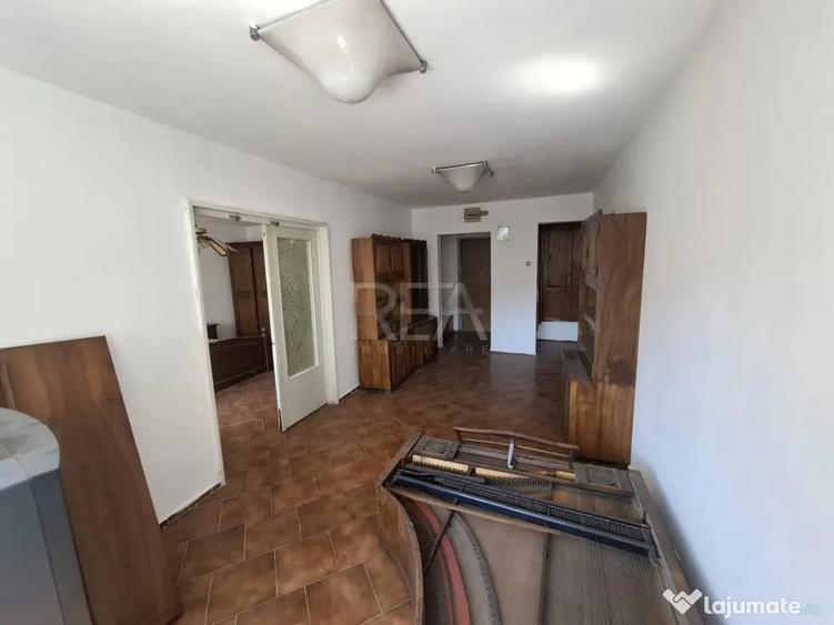 Apartament cu 3 camere decomandat în Gorjului