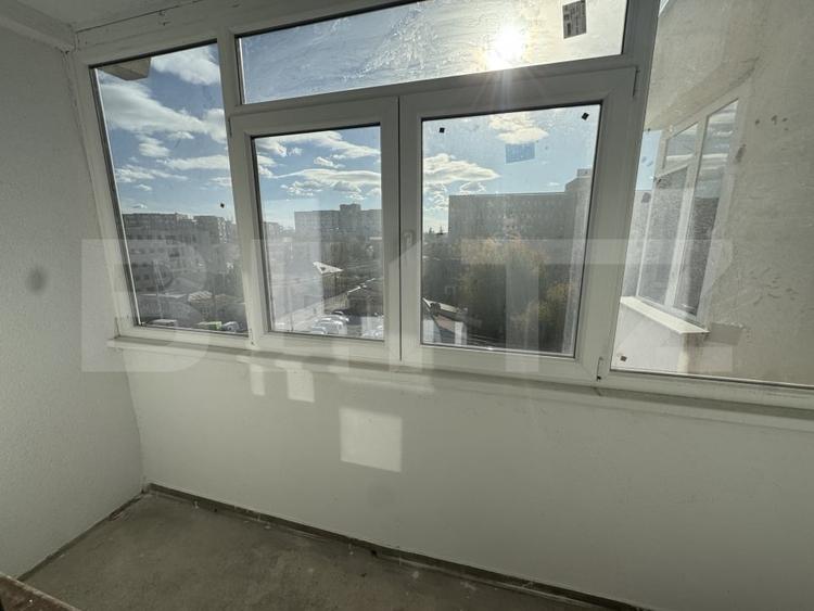Apartament cu 4 camere semidecomandat în Tătărași